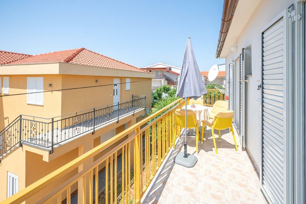 Apartments Klavdija Vodice Eksteriør bilde