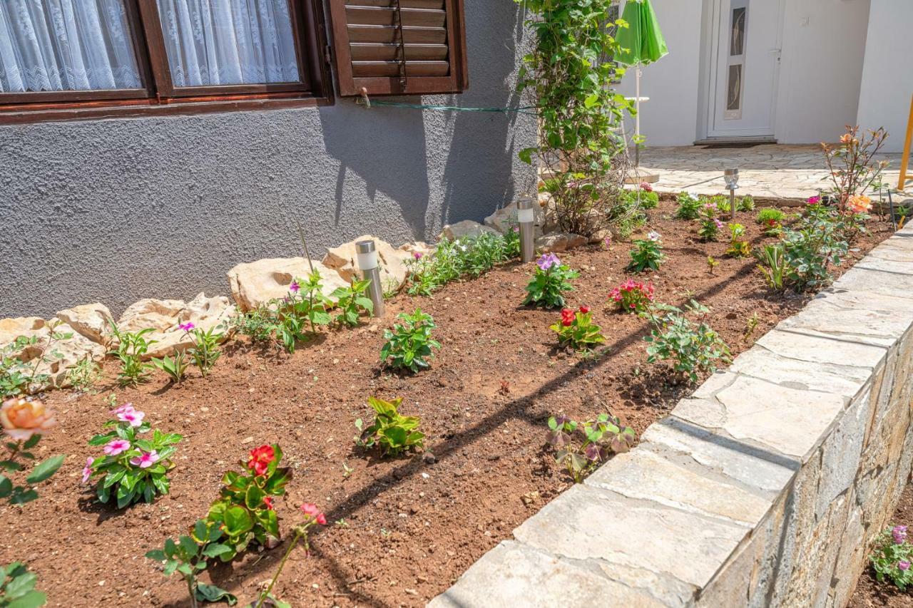 Apartments Klavdija Vodice Eksteriør bilde