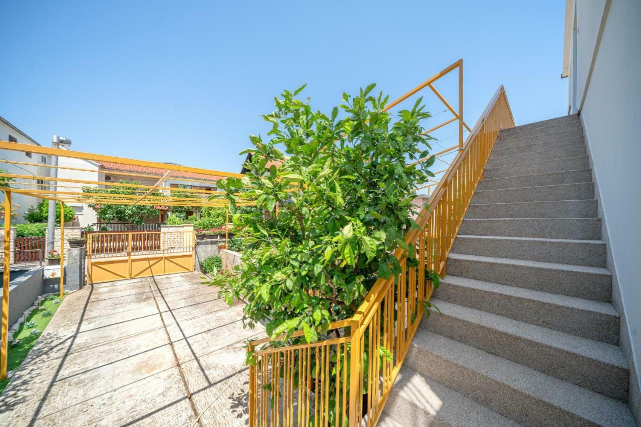 Apartments Klavdija Vodice Eksteriør bilde