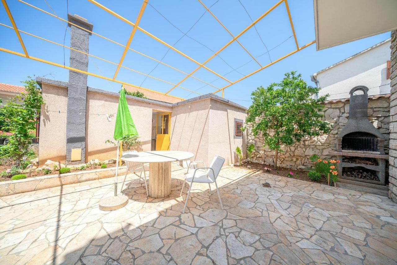 Apartments Klavdija Vodice Eksteriør bilde